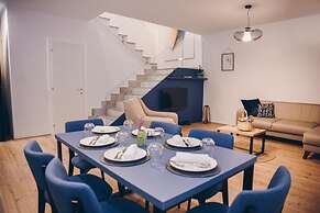 Parrot's Home Lalez Bay