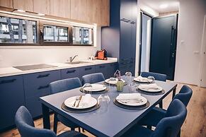 Parrot's Home Lalez Bay