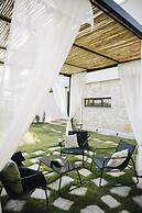 Parrot's Home Lalez Bay