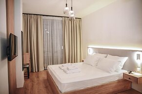 Parrot's Home Lalez Bay