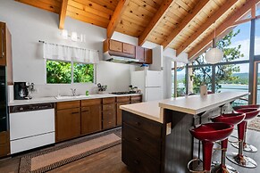 Moonlight Shores Lakefront