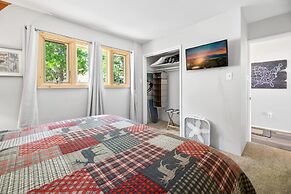 Moonlight Shores Lakefront