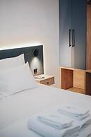 Parrot's Home Lalez Bay