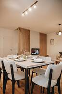 Parrot's Home Lalez Bay