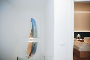 Parrot's Home Lalez Bay