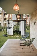 Parrot's Home Lalez Bay