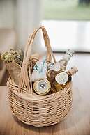 Parrot's Home Lalez Bay