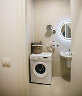 Parrot's Home Lalez Bay