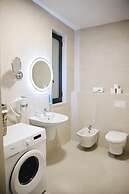 Parrot's Home Lalez Bay