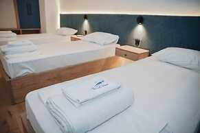 Parrot's Home Lalez Bay