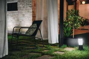 Parrot's Home Lalez Bay