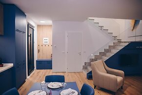 Parrot's Home Lalez Bay