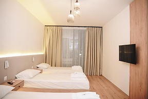 Parrot's Home Lalez Bay