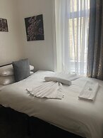 Stay At 22 Glen Allan Hotel