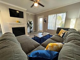 Spacious 2 Bdrm Th in Phoenix Perfect Getaway by Glow Explore