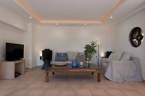 Luxury Seaview Apartment, 60sec Walk To Beach!