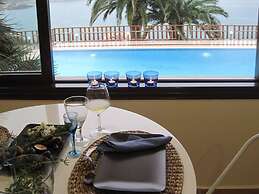 Luxury Seaview Apartment, 60sec Walk To Beach!