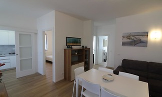 Renovated Villa With Private Fenced Garden