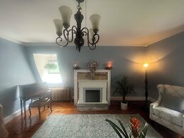 2Br Private Victorian Apartment in City Location on Half Acre Sleeps 5