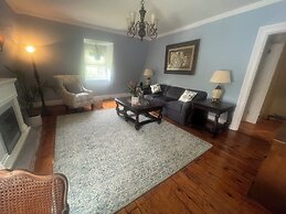 2Br Private Victorian Apartment in City Location on Half Acre Sleeps 5