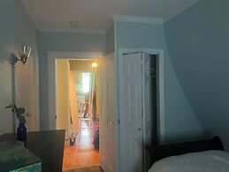 2Br Private Victorian Apartment in City Location on Half Acre Sleeps 5