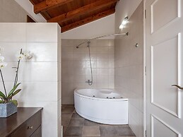 Tuscany Villa Near Marathi Beach 13pl 5bd