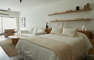 Luminous Studio in downtown Palermo Soho