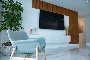 Maggie Home In Kendall - Pool And Tiki Bar