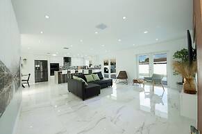 Maggie Home In Kendall - Pool And Tiki Bar