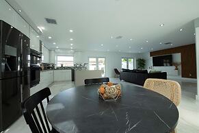 Maggie Home In Kendall - Pool And Tiki Bar