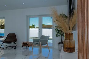 Maggie Home In Kendall - Pool And Tiki Bar