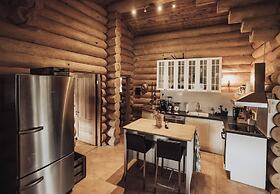 Fjordhygge, Cozy Log Retreat Near Sea & Forest - Sauna & Outdoor Livin
