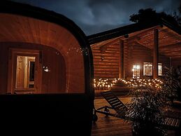Fjordhygge, Cozy Log Retreat Near Sea & Forest - Sauna & Outdoor Livin