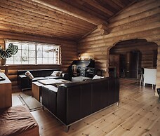 Fjordhygge, Cozy Log Retreat Near Sea & Forest - Sauna & Outdoor Livin