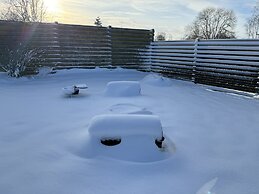 Fjordhygge, Cozy Log Retreat Near Sea & Forest - Sauna & Outdoor Livin