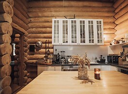 Fjordhygge, Cozy Log Retreat Near Sea & Forest - Sauna & Outdoor Livin