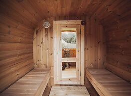 Fjordhygge, Cozy Log Retreat Near Sea & Forest - Sauna & Outdoor Livin