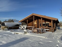 Fjordhygge, Cozy Log Retreat Near Sea & Forest - Sauna & Outdoor Livin