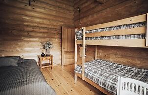 Fjordhygge, Cozy Log Retreat Near Sea & Forest - Sauna & Outdoor Livin