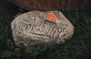 Fjordhygge, Cozy Log Retreat Near Sea & Forest - Sauna & Outdoor Livin
