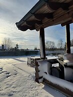 Fjordhygge, Cozy Log Retreat Near Sea & Forest - Sauna & Outdoor Livin