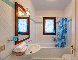 Charming Sea Villas Villa Sleeps 4 Persons in Child