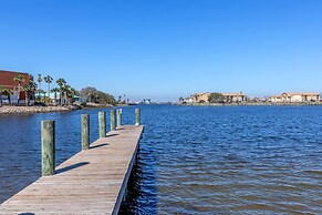 Live on the Bay - Walk To Moody Gardens - Private Fishing Pier & Boat 
