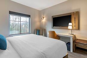 Cambria Hotel Lake Placid - Lakeside Resort