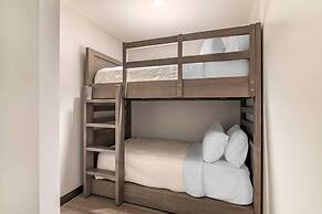 Cambria Hotel Lake Placid - Lakeside Resort