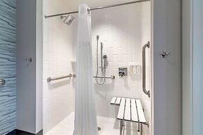 Cambria Hotel Lake Placid - Lakeside Resort