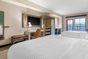 Cambria Hotel Lake Placid - Lakeside Resort