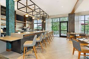 Cambria Hotel Lake Placid - Lakeside Resort