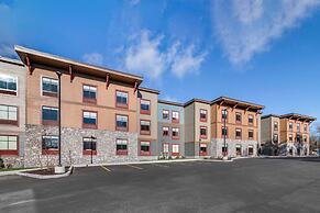 Cambria Hotel Lake Placid - Lakeside Resort