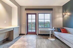 Cambria Hotel Lake Placid - Lakeside Resort